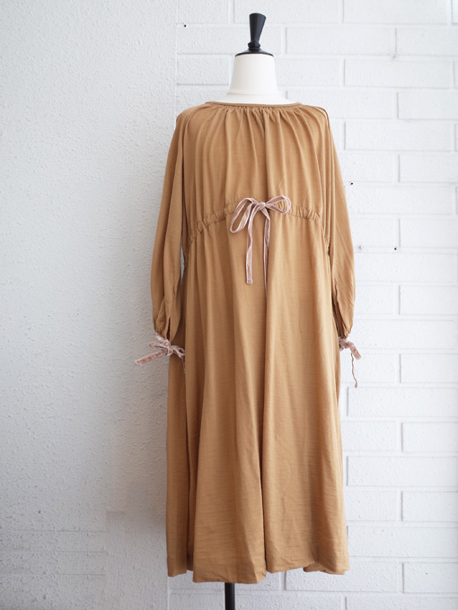 aulutin　ウールジャージーワンピース