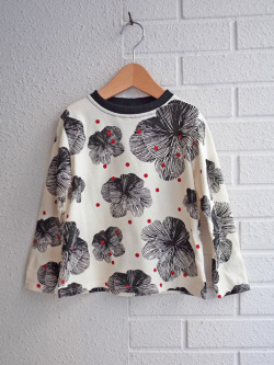 Little creative factory　リトルクリエイティブファクトリー　フラワープリント長袖Tシャツ