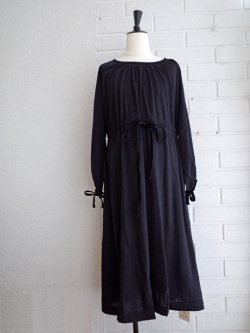 aulutin　ウールジャージーワンピース