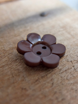 デッドストック ヴィンテージボタン プラスティックお花ボタン Otti オッティ パリやイタリア ベルギーのインポート子供服 インポートセレクトショップ