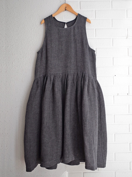 le vestiaire de jeanne VDJ Uniform Flared dress, sleeveless, round 