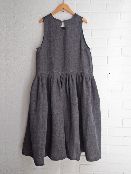le vestiaire de jeanne VDJ Uniform Flared dress, sleeveless, round 