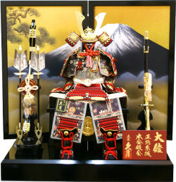 【五月人形】久月作 家紋「茜絲縅兜 大鎧」鎧飾り（2013）