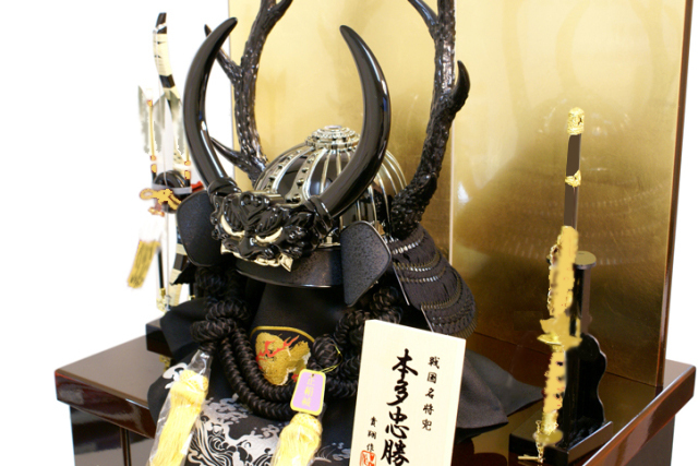 五月人形　着用兜 8号鉄紺裾濃兜飾り | 朝比奈龍作 - 福田屋人形店のネットストア