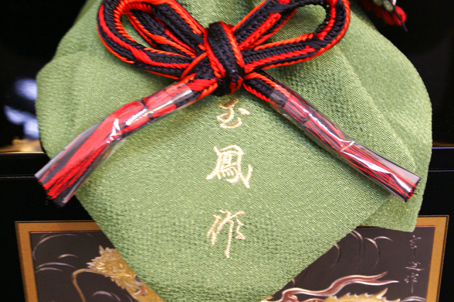 5月人形　吉徳大光作　兜　送料込み！ 楽天市場】五月人形 吉徳大光 兜ケース飾り 兜飾り 特選伝統工芸