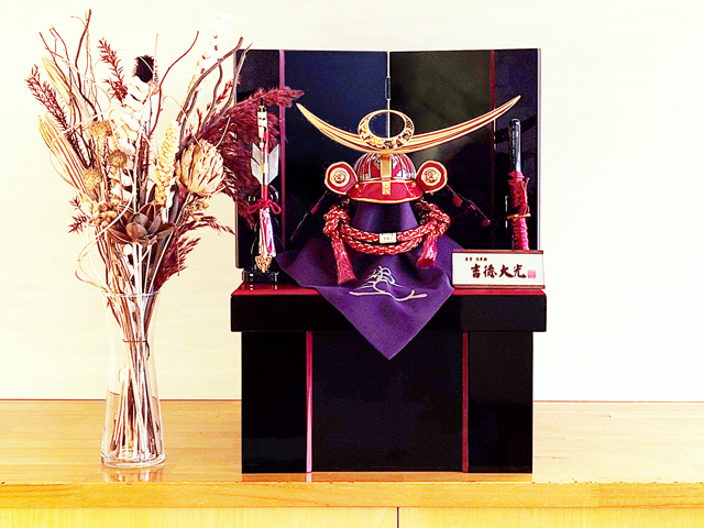 吉徳　御着用　兜　上杉謙信 五月人形 吉徳 上杉謙信 鎧平飾り 鎧飾り 縁起甲冑 覇気 黒絲縅 7号