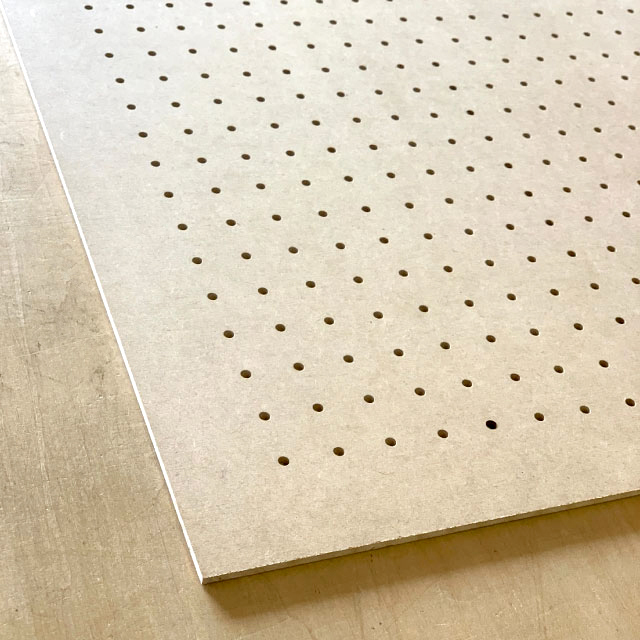 MDF有孔ボード額縁タイプ（5φ-25P）4mm厚 600mm×900mm（A品）