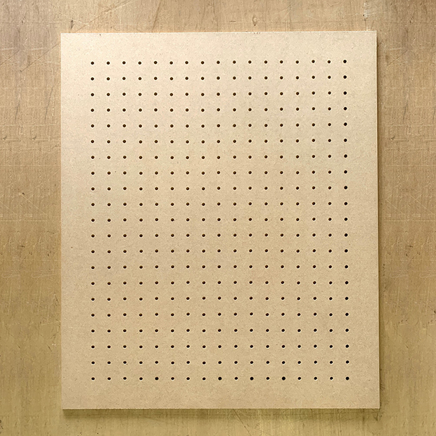 MDF有孔ボード額縁タイプ（5φ-25P）4mm厚 500mm×600mm（A品）