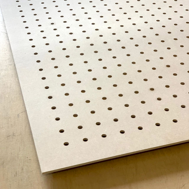 MDF有孔ボード額縁タイプ（8φ-30P）4mm厚 600mm×900mm（A品）