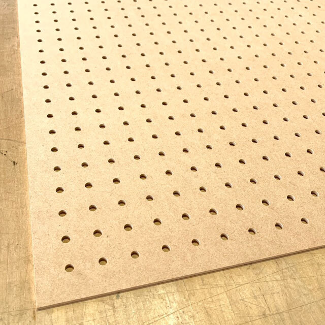 MDF有孔ボード（8φ-30P）4mm厚 600mm×900mm（A品）