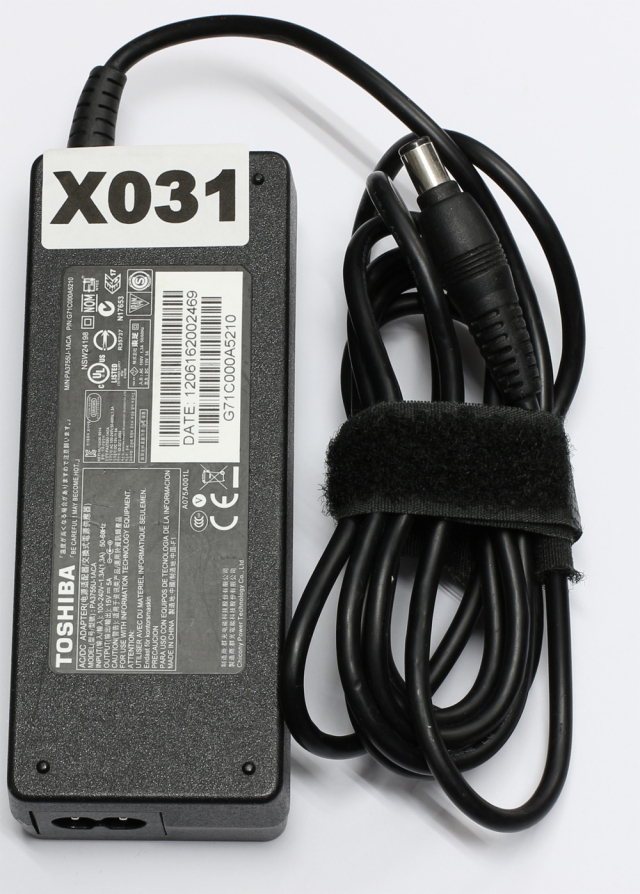 ジャンク品 TOSHIBA PA3755U-1ACA 15V-5A センター+ 保証無
