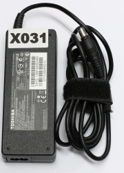 ジャンク品 TOSHIBA PA3755U-1ACA 15V-5A センター+ 保証無