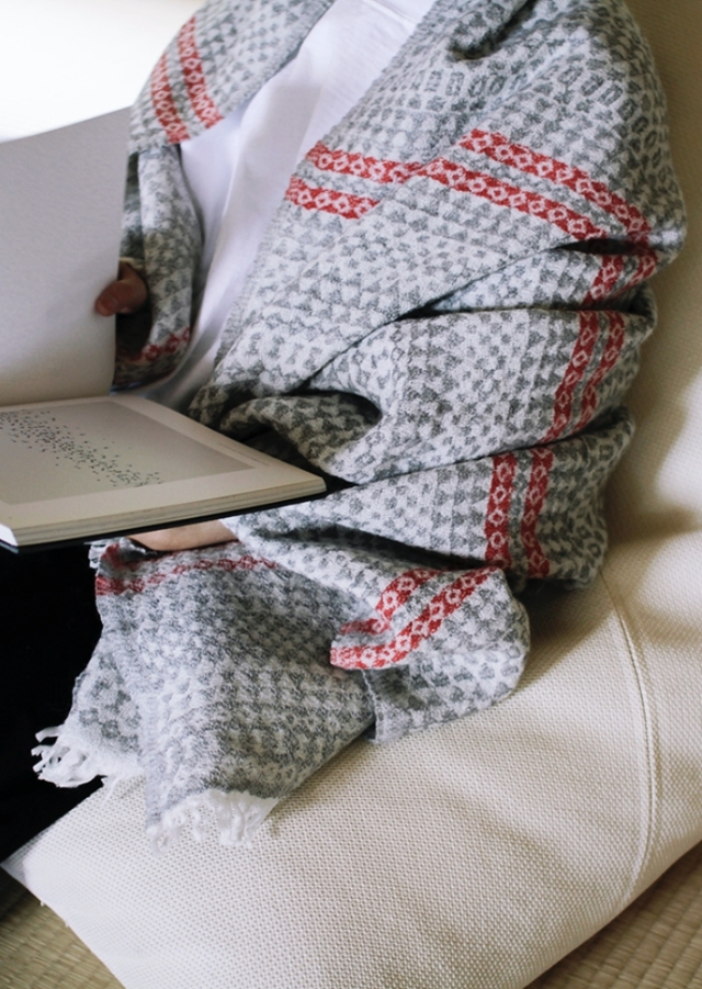 ラプアンカンクリ｜ウールブランケット AINO｜グレーレッド