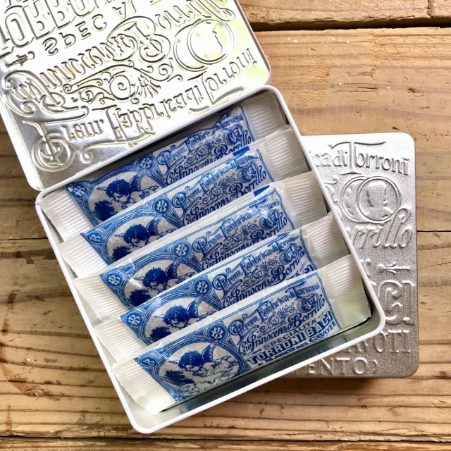 トローニバーチ/ギフト缶/シルバー