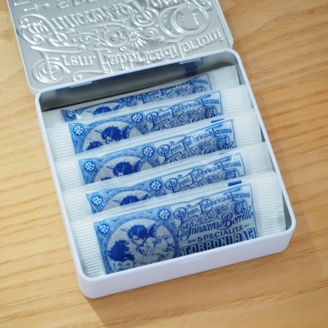 トローニバーチ/ギフト缶/ホワイト/ラッピング