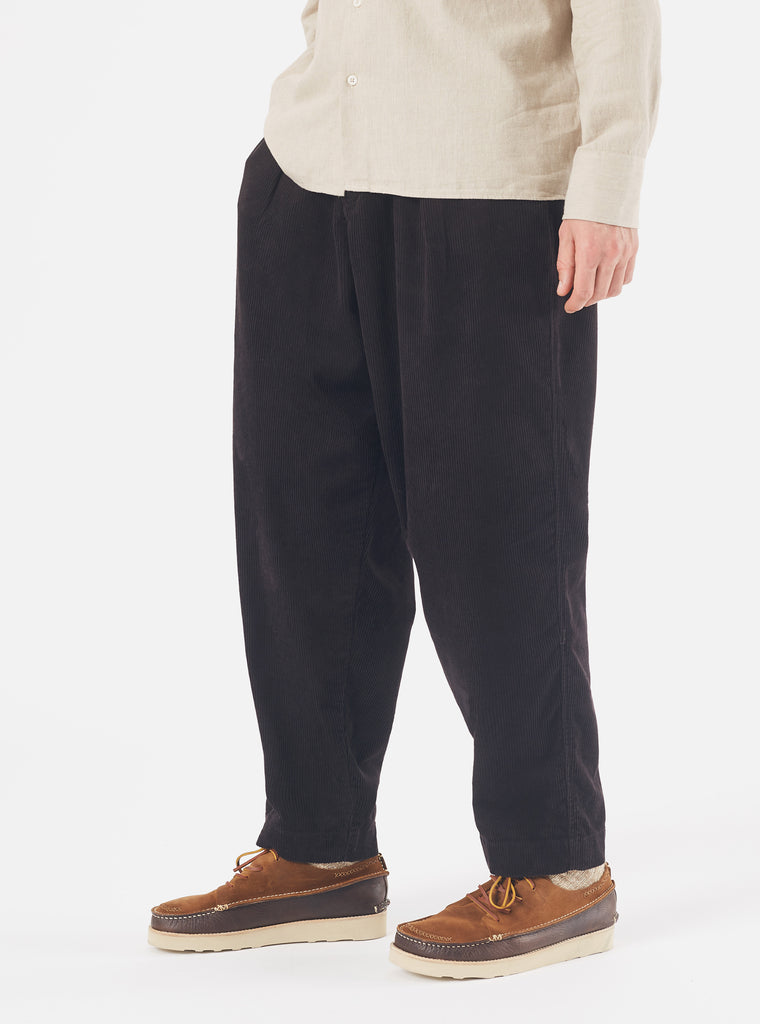 ユニバーサルワークス Universal Works Pleated Track Pant In Licorice Cord