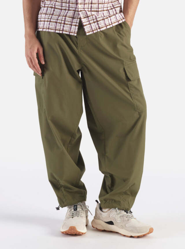 ユニバーサルワークス Loose Cargo Pant In Olive Recycled Poly Tech