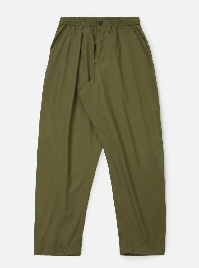 Universal Works. ユニバーサルワークス Olive Recycled Polytech Pleated Track Pant
