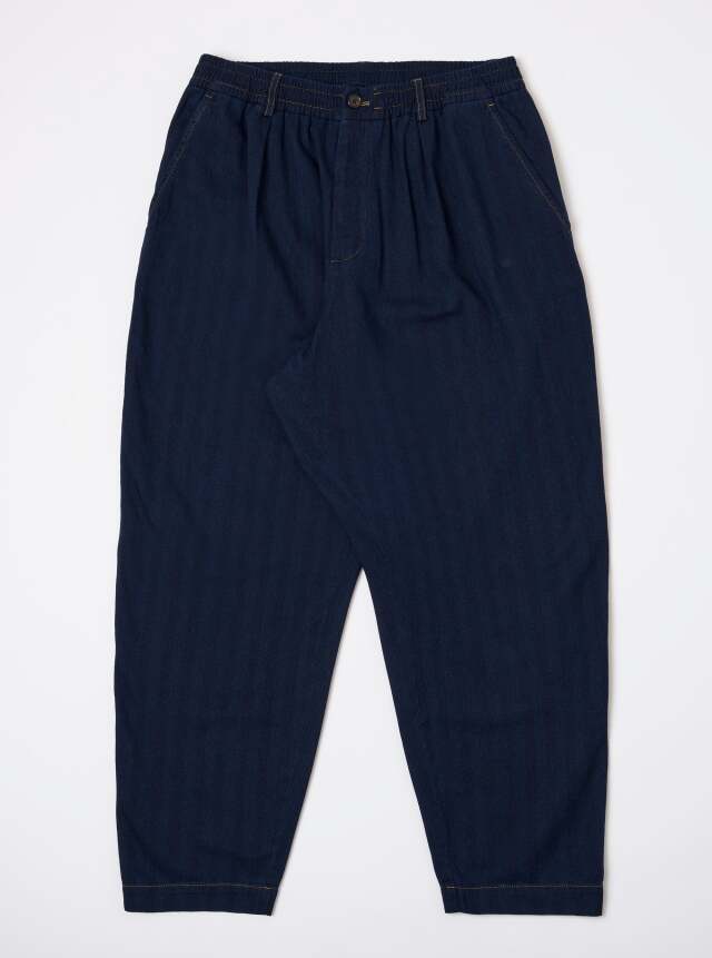 Universal Works. ユニバーサルワークス Indigo Recycled Herringbone Pleated Track Pant