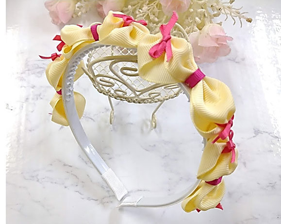 プランプチークスリボンのカチューシャ