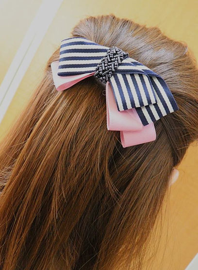 ビジュー付き片折りリボンの装着イメージ