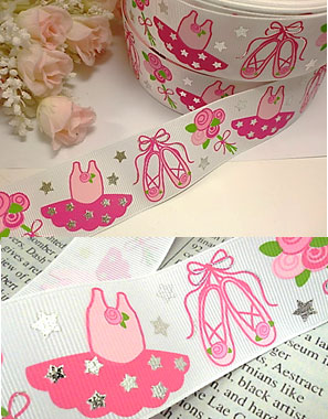 バレエのチュチュとシューズのプリントリボン