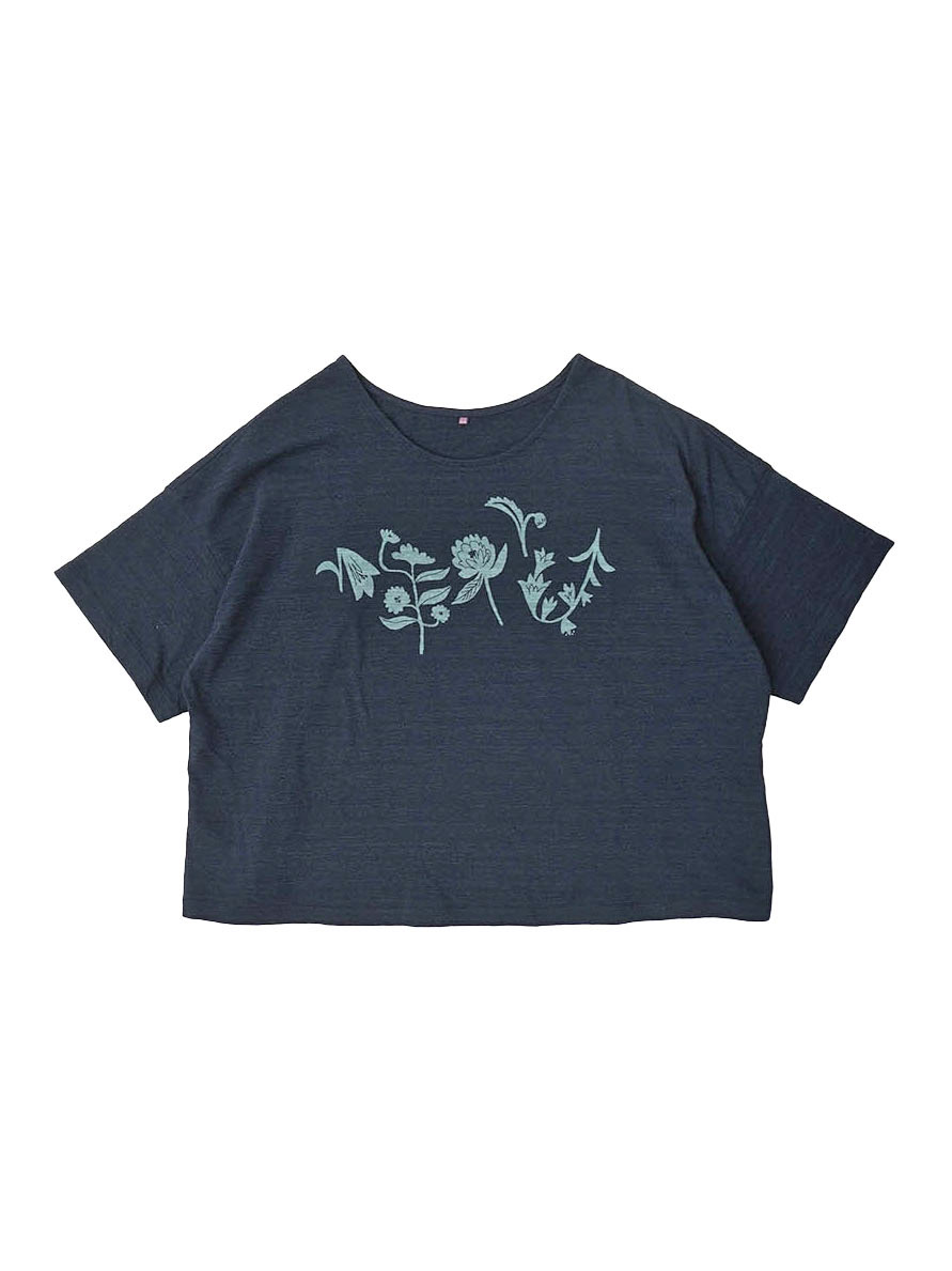 ４０／－インディゴ天竺　花巡り柄抜染Ｔシャツ