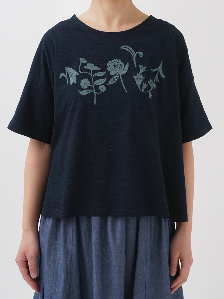 R by 45rpm 花柄抜染インディゴTシャツ 濃紺4 レディースM 40／－インディゴ天竺 花巡り柄抜染Tシャツ