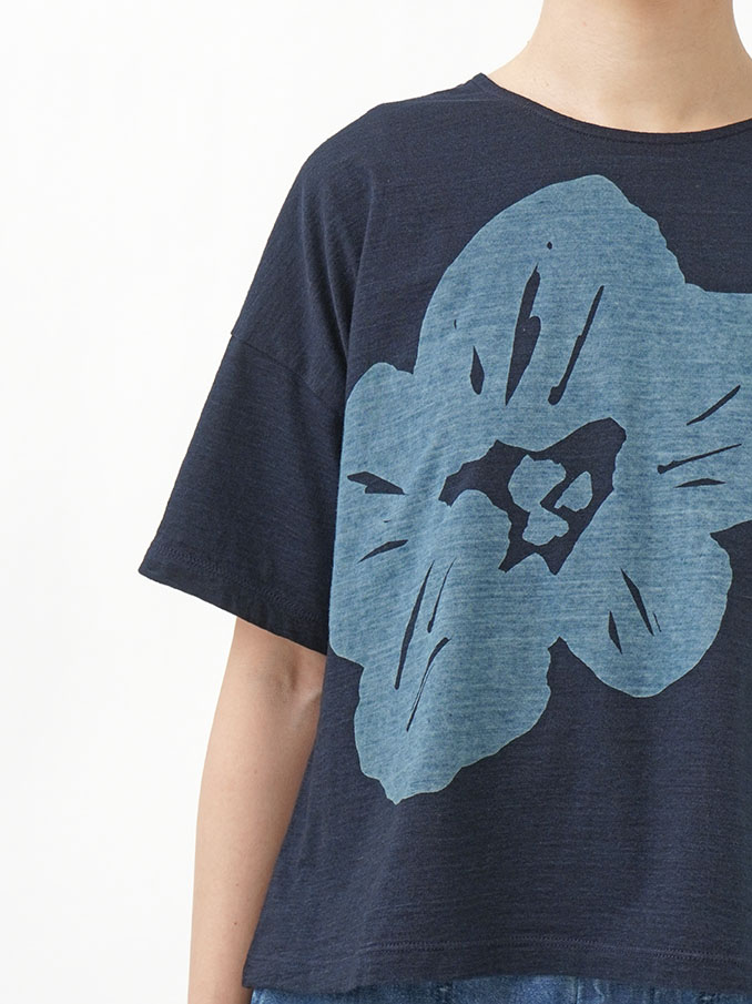 40／－インディゴ天竺 芙蓉柄抜染Tシャツ