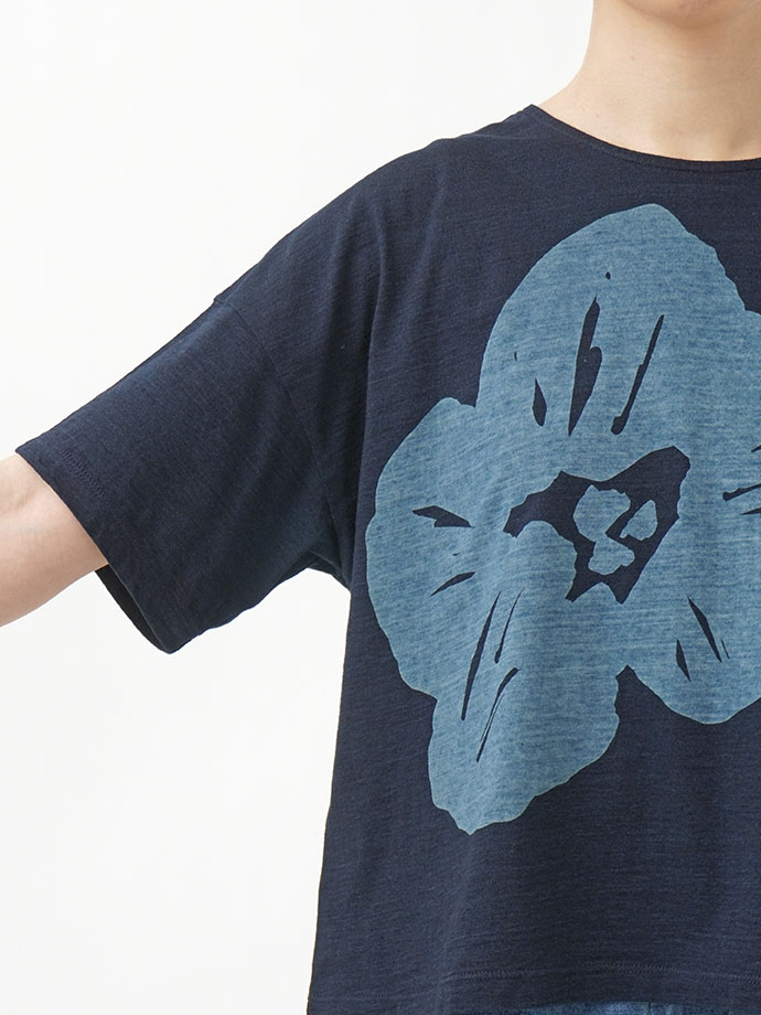 40／－インディゴ天竺 芙蓉柄抜染Tシャツ