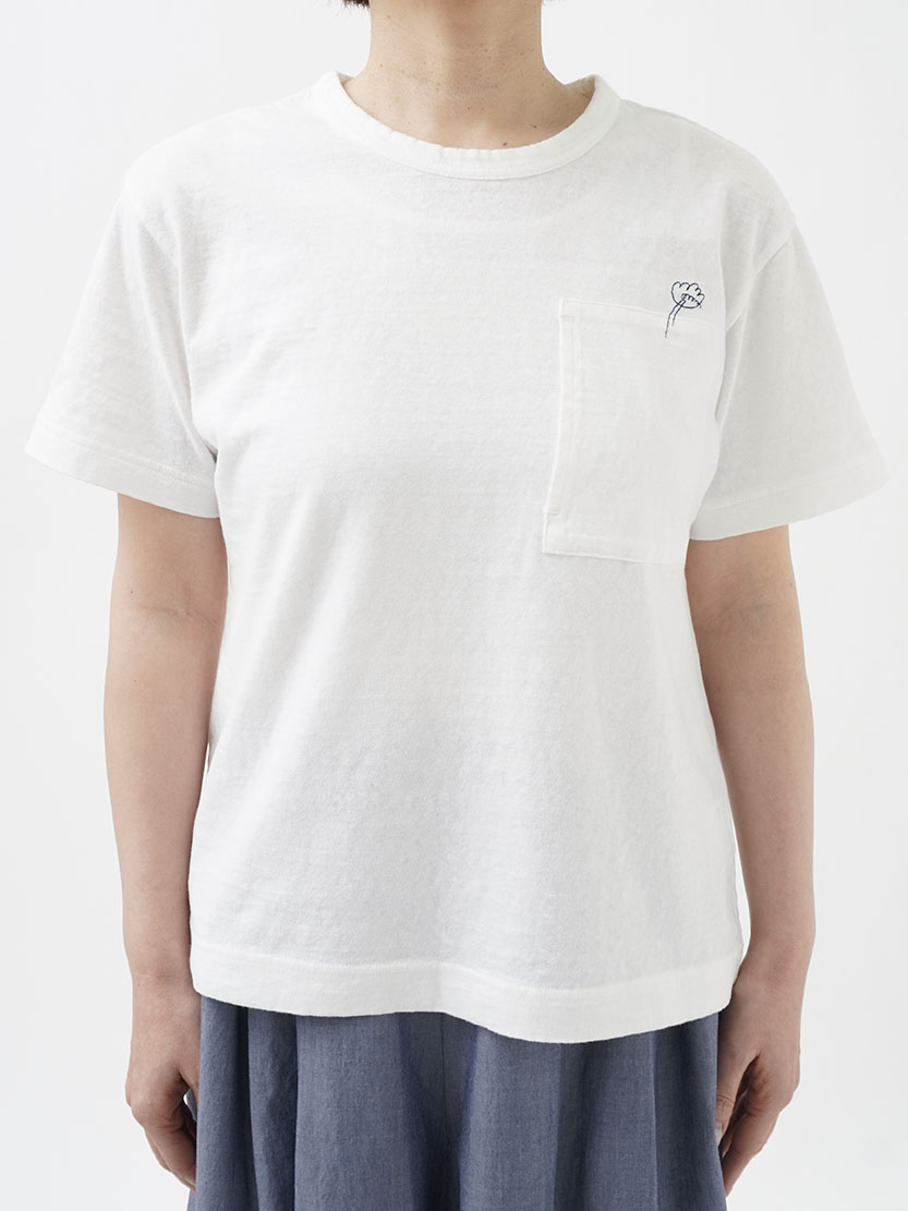 19／－ラフィ天竺 夏景色柄ポケット刺繍Tシャツ