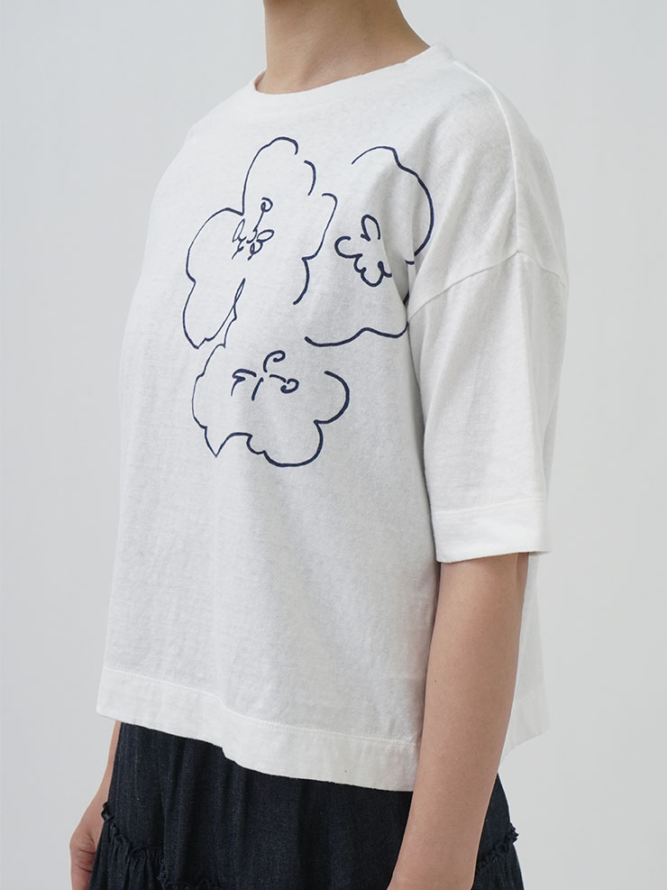 19／－ラフィ天竺 月見草柄プリントTシャツ