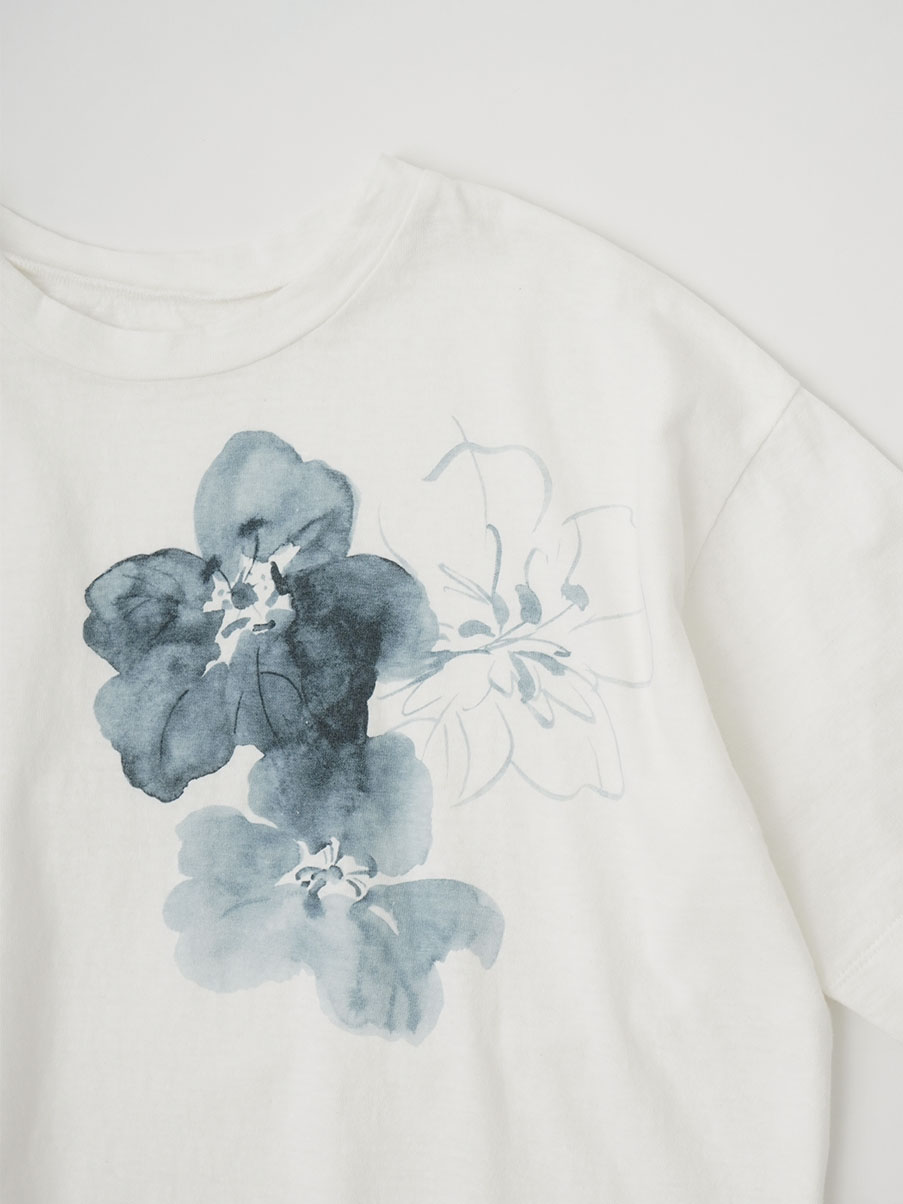 19／－ラフィ天竺 月見草柄プリントTシャツ