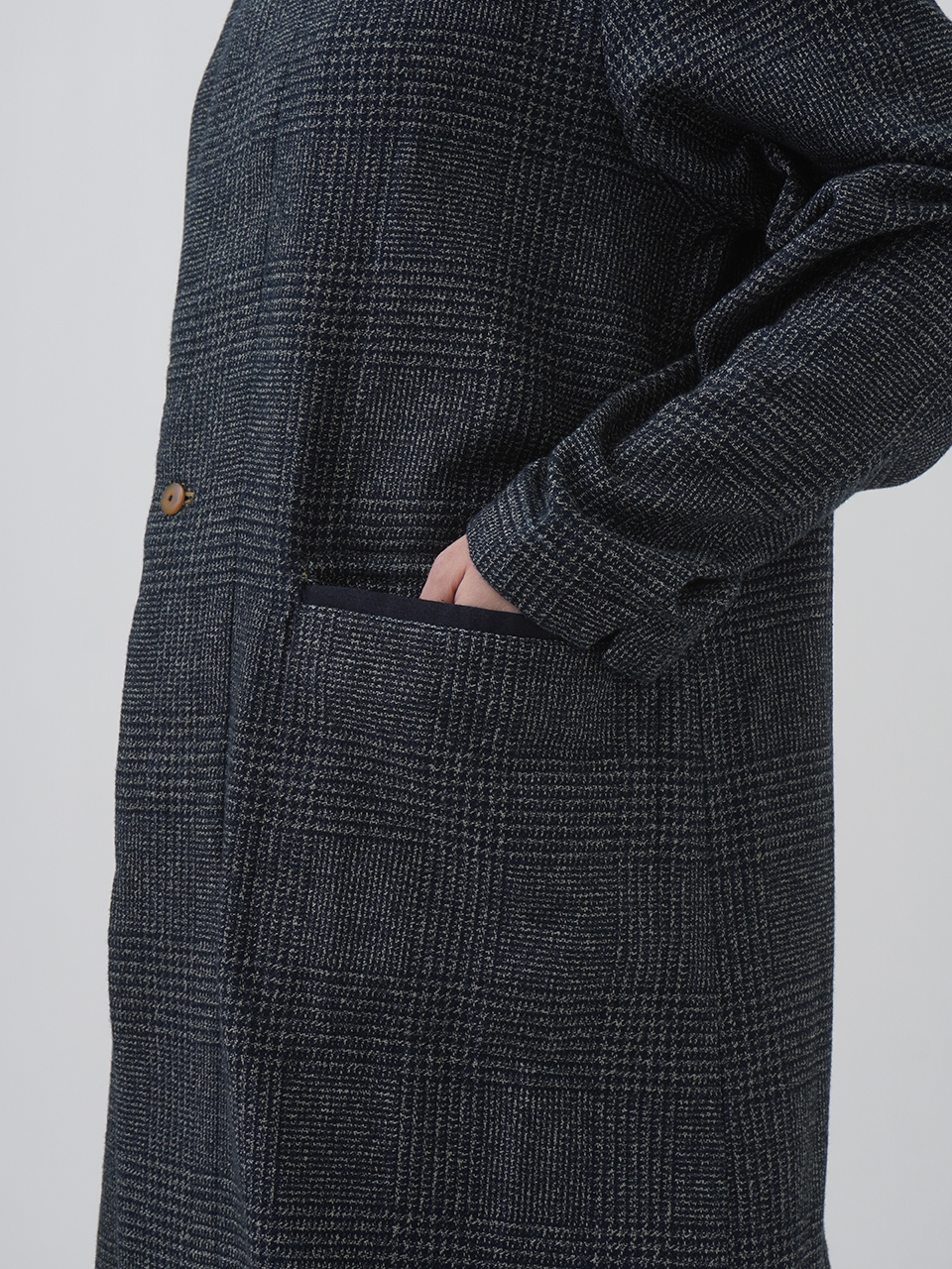 【美品】45R〈日本製〉R刺繍　インディゴ裏地　ワイド幅ウールメルトンコート3 日本製/カシミヤ混/Iラインシルエット】良質素材で美しい