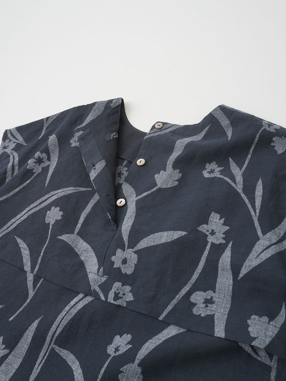 美品 ビアズリー BEARDSLEY リネン マンガン絣ワンピース ネイビー F 美品 ビアズリー BEARDSLEY リネン マンガン絣ワンピース