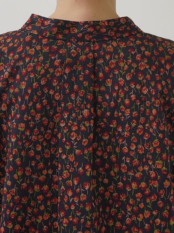 60／－ローン群菊柄 ボトル襟ワンピース