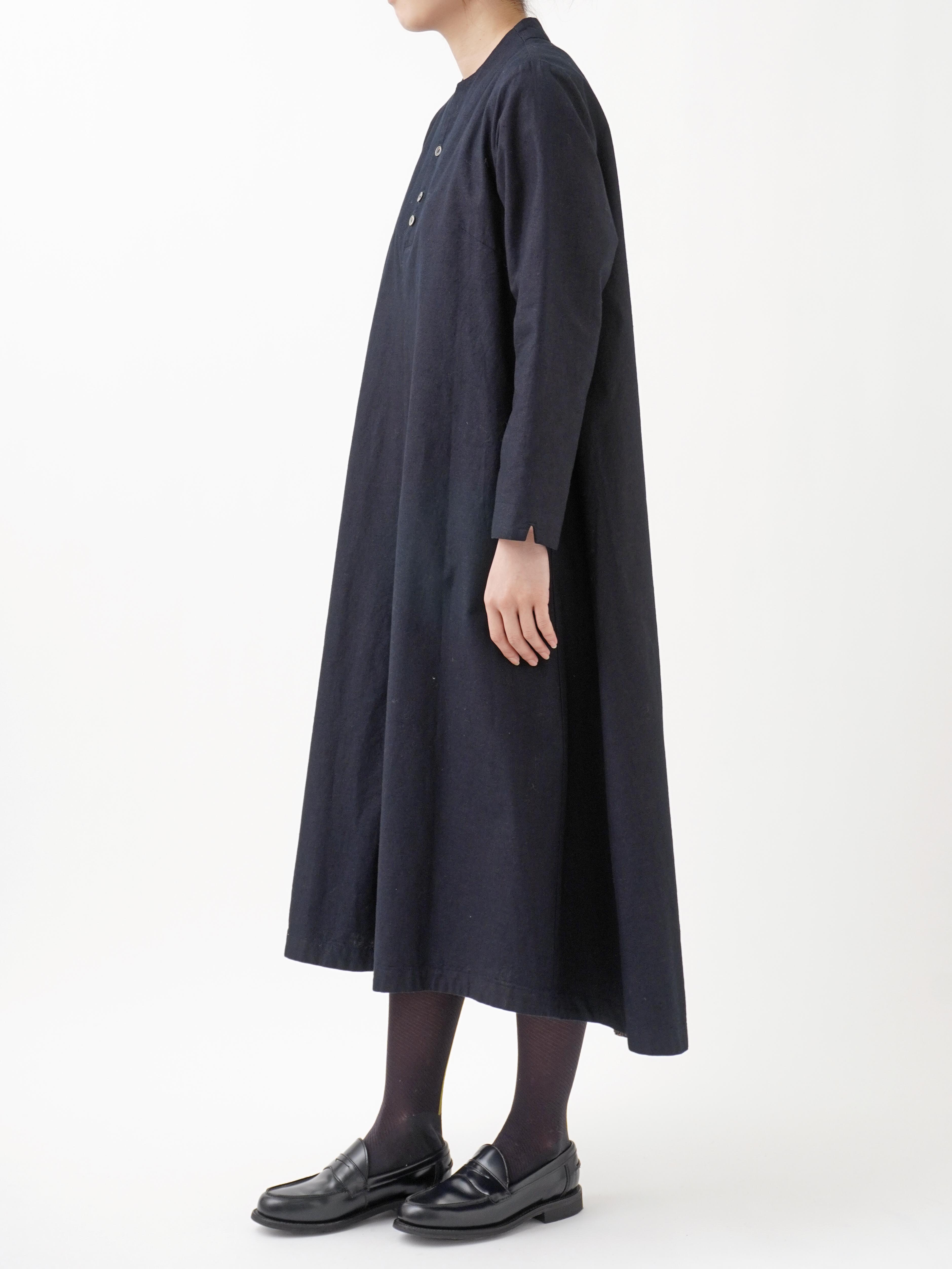 16／－インディゴ平織 ボトル襟フレアワンピース