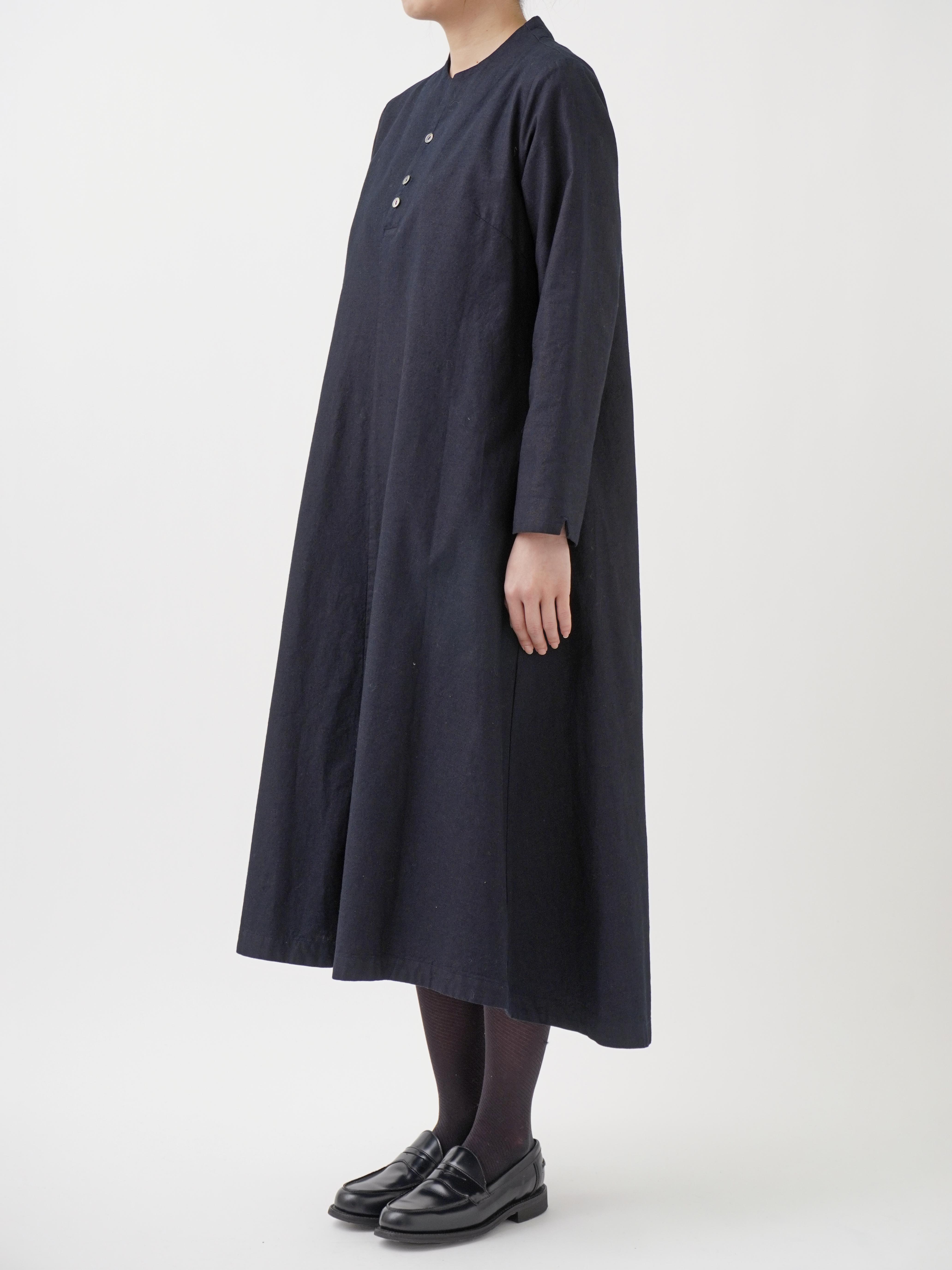 16／－インディゴ平織 ボトル襟フレアワンピース