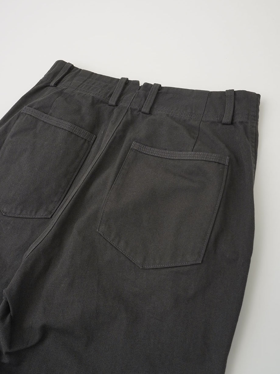 今季パラスパレス ラフィ爽チノ製品染クロップドテーパードパンツ 33000円 2 FPT25152B005.jpg?t=20250530152343