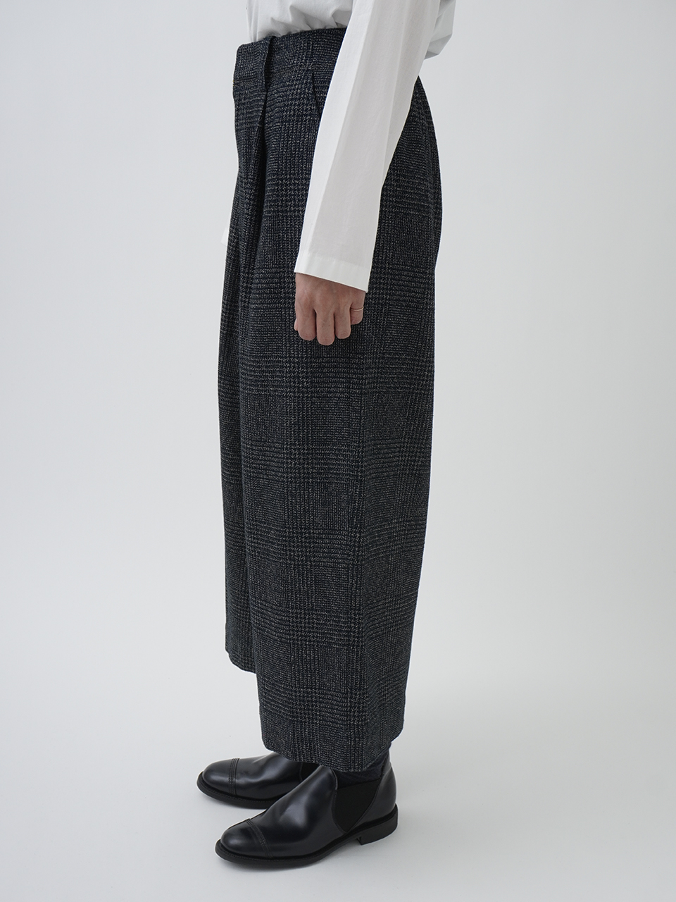 撚り杢インディゴコットンツィード タックパンツ