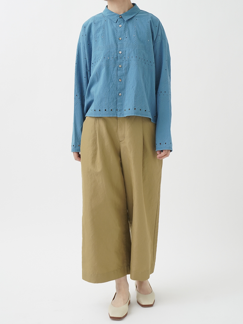100／2コットンラミーツイル タックパンツ