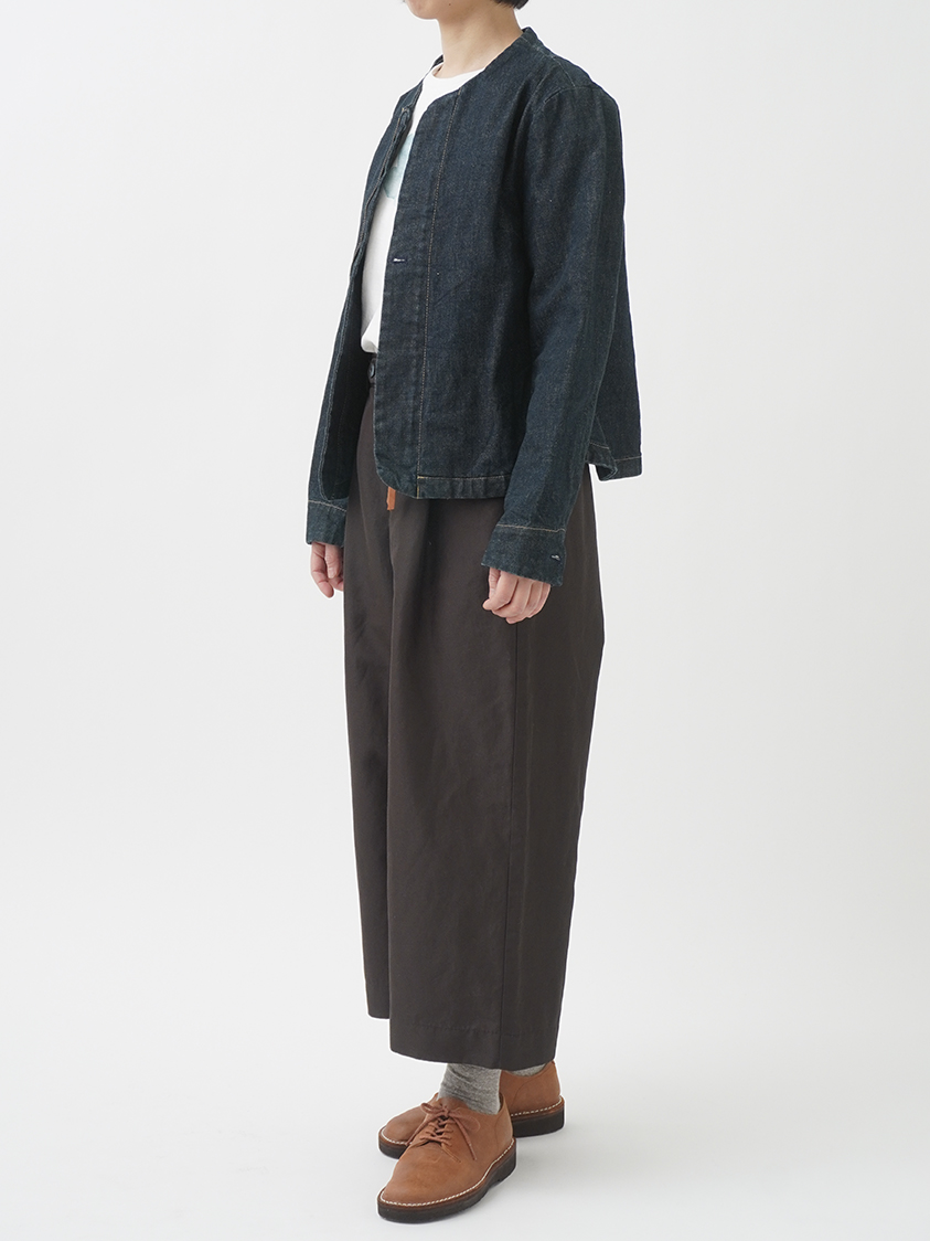 100／2コットンラミーツイル タックパンツ