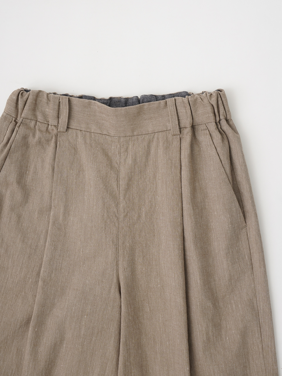 リネン コットン シャンブレー タック パンツ ベージュ FPT26165B025.jpg?t=20260417141519