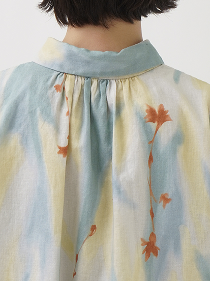 コットンリネンシーチング秋霧柄 ウィング襟ショート袖シャツ