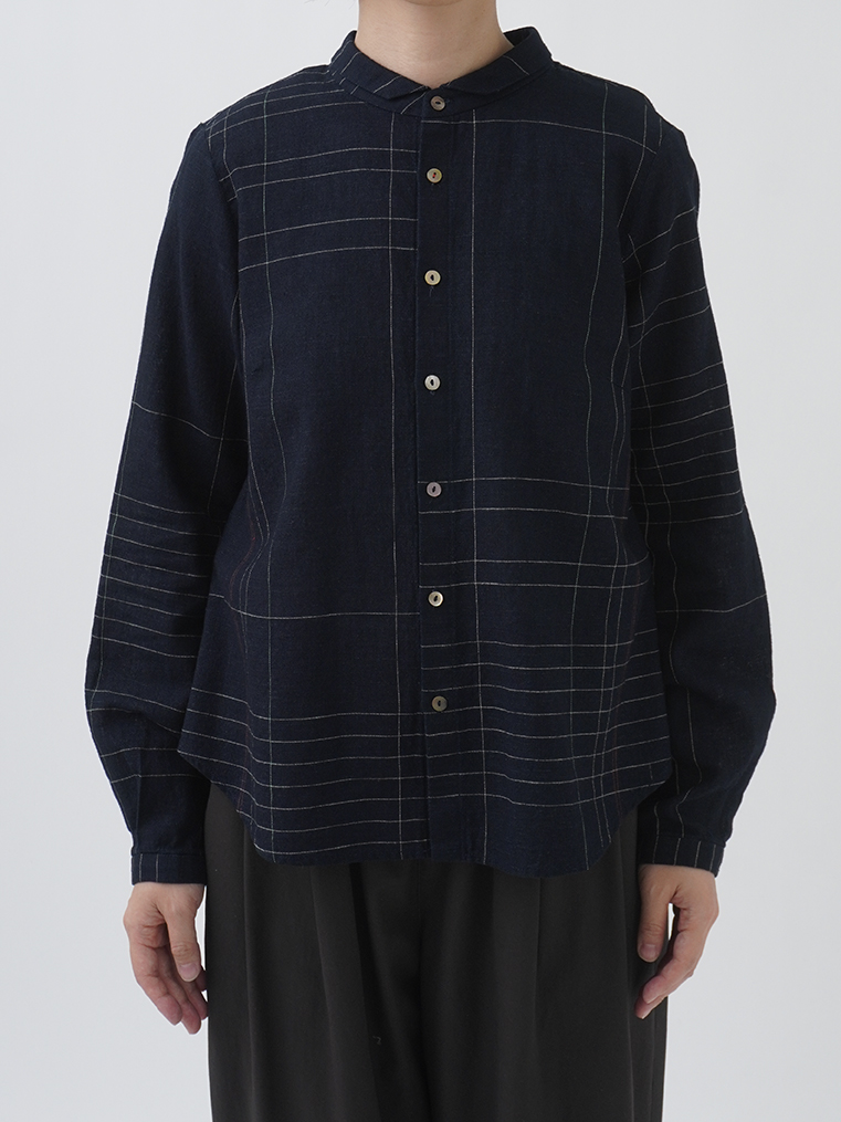 cinq symphonie ベージュ ボタン付き長袖シャツ 16／－インディゴガーゼペンチェック ちびウィング襟長袖シャツ