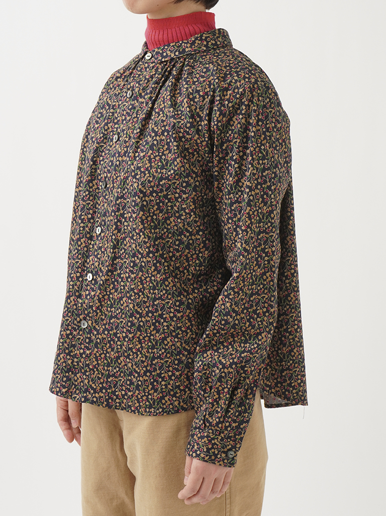 50／－ビエラ山茶花柄 ちび襟ギャザーシャツ