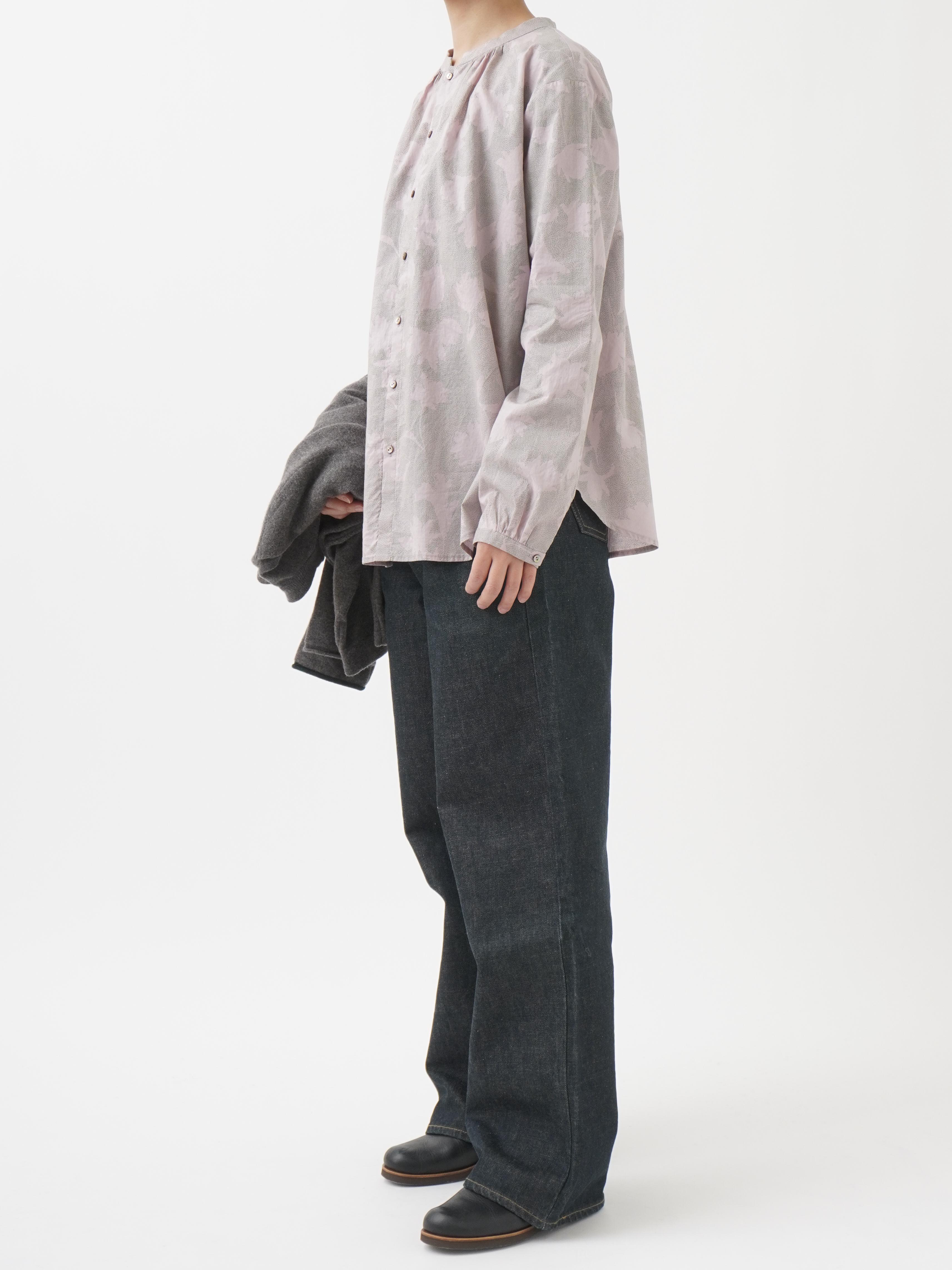 60／－ローン石蕗柄 クルー襟ギャザーシャツ