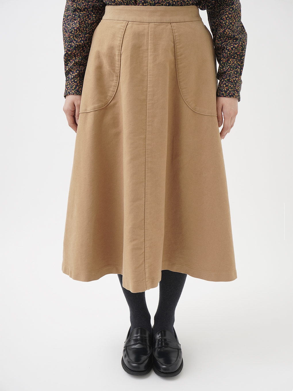 しなやかスエード ラウンドポケットフレアスカート