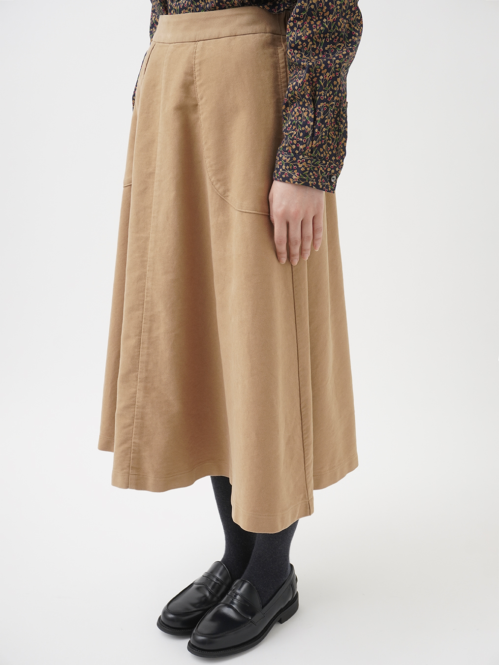 しなやかスエード ラウンドポケットフレアスカート