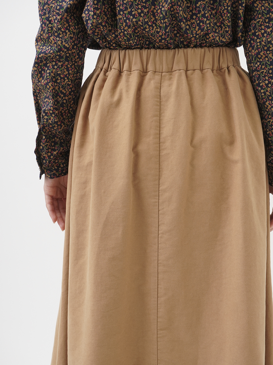 しなやかスエード ラウンドポケットフレアスカート